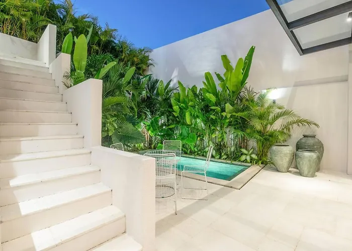 Modern 3br Enclosed Living Near Revolver Canggu (Bali)