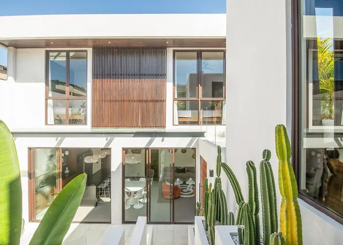 Modern 3br Enclosed Living Near Revolver Holiday home