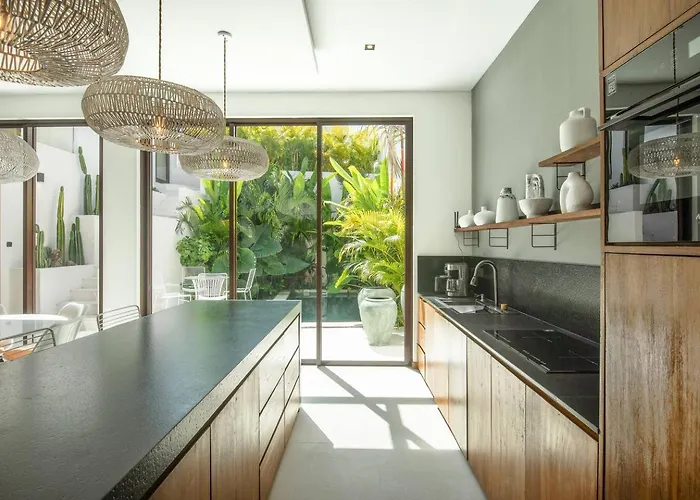 Holiday home Modern 3br Enclosed Living Near Revolver *